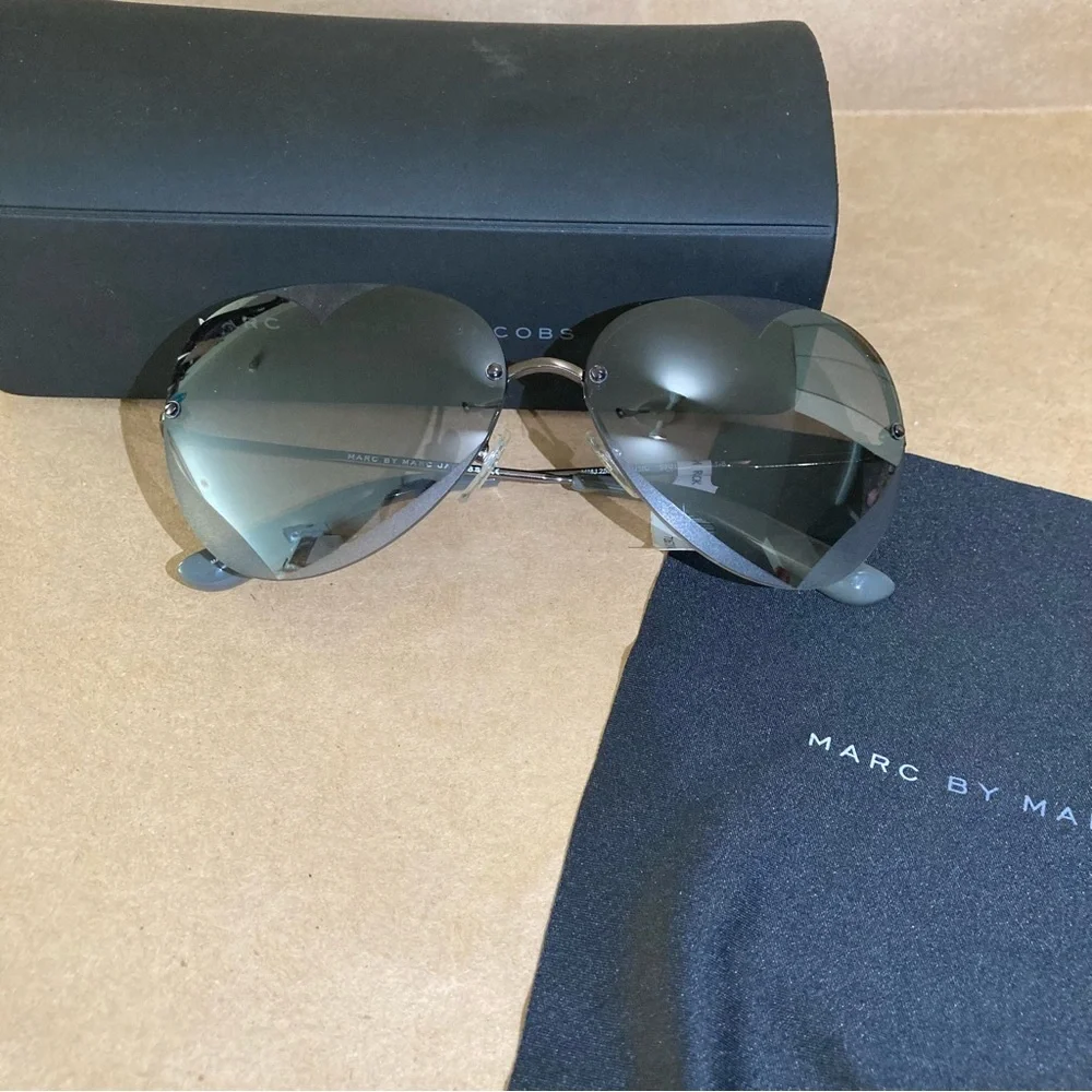 Marc jacobs heart sunglasses